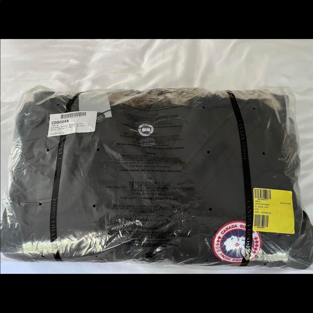 BRAND NEW 100% AUTHENTIC CANADA GOOSE EXPEDITION JACKET MENS SIZE MEDIUM. BLACK
